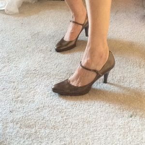Bronze Bandolino Heels